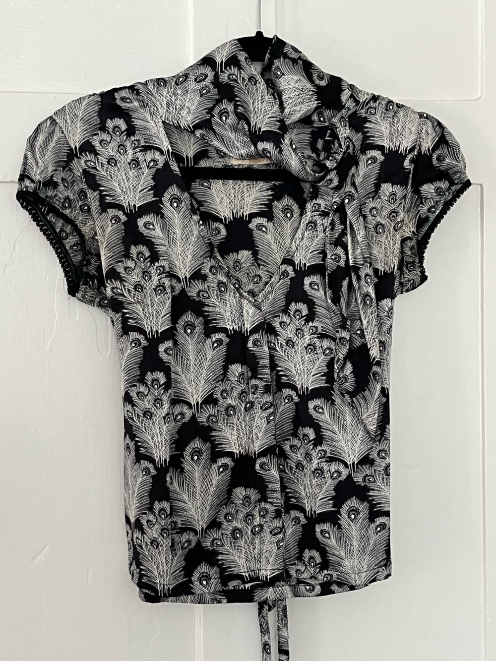 🦚 Vintage-style 🦚 Tie-Neck Blouse in   satin * Free People * Womens’ 2